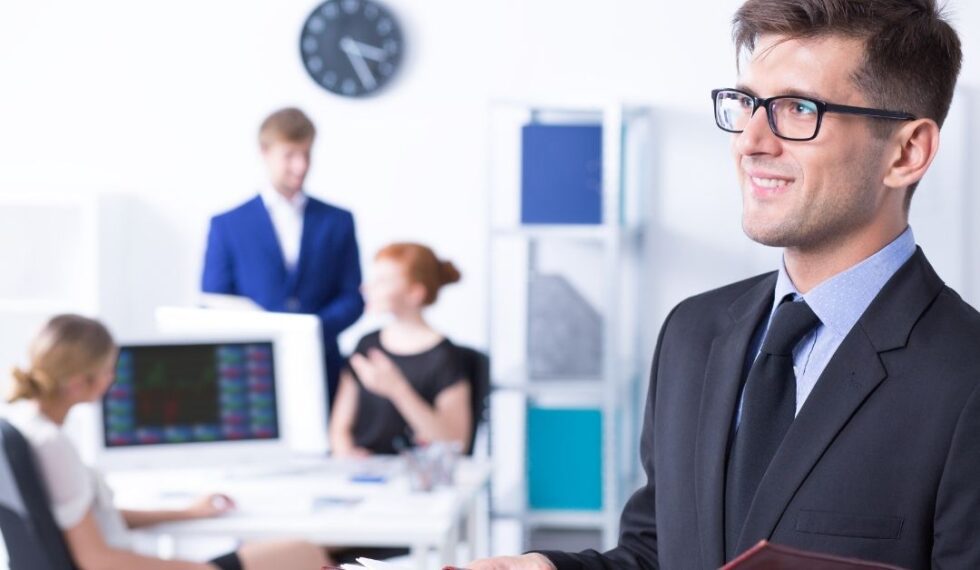 How to Improve Employee Efficiency with KRA and KPI